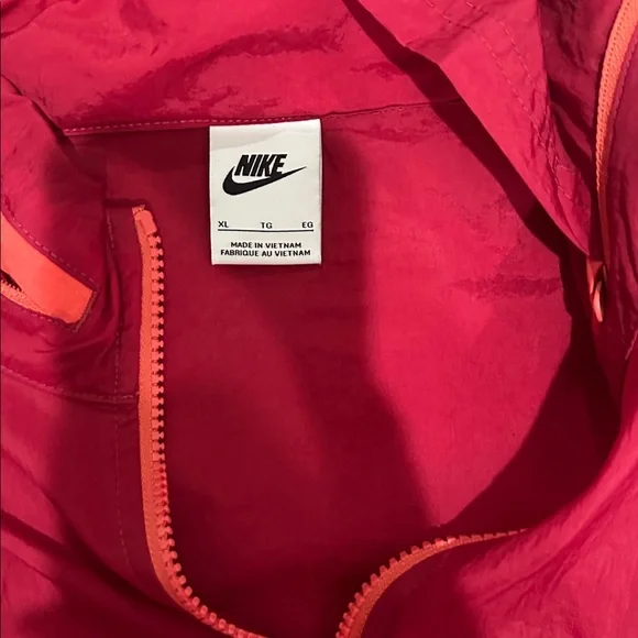 EUC Nike Men's Windbreaker Size XL - Picture 2 of 2